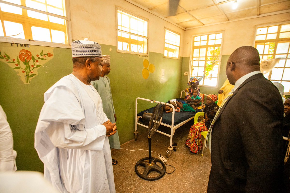 KBStGovt's tweet photo. Gov @AABagudu visit to Hospital in commemoration of Nigeria’s 59th independence.
#symh #atikubagudu #naija59 https://t.co/vRF6Vz6Jo2