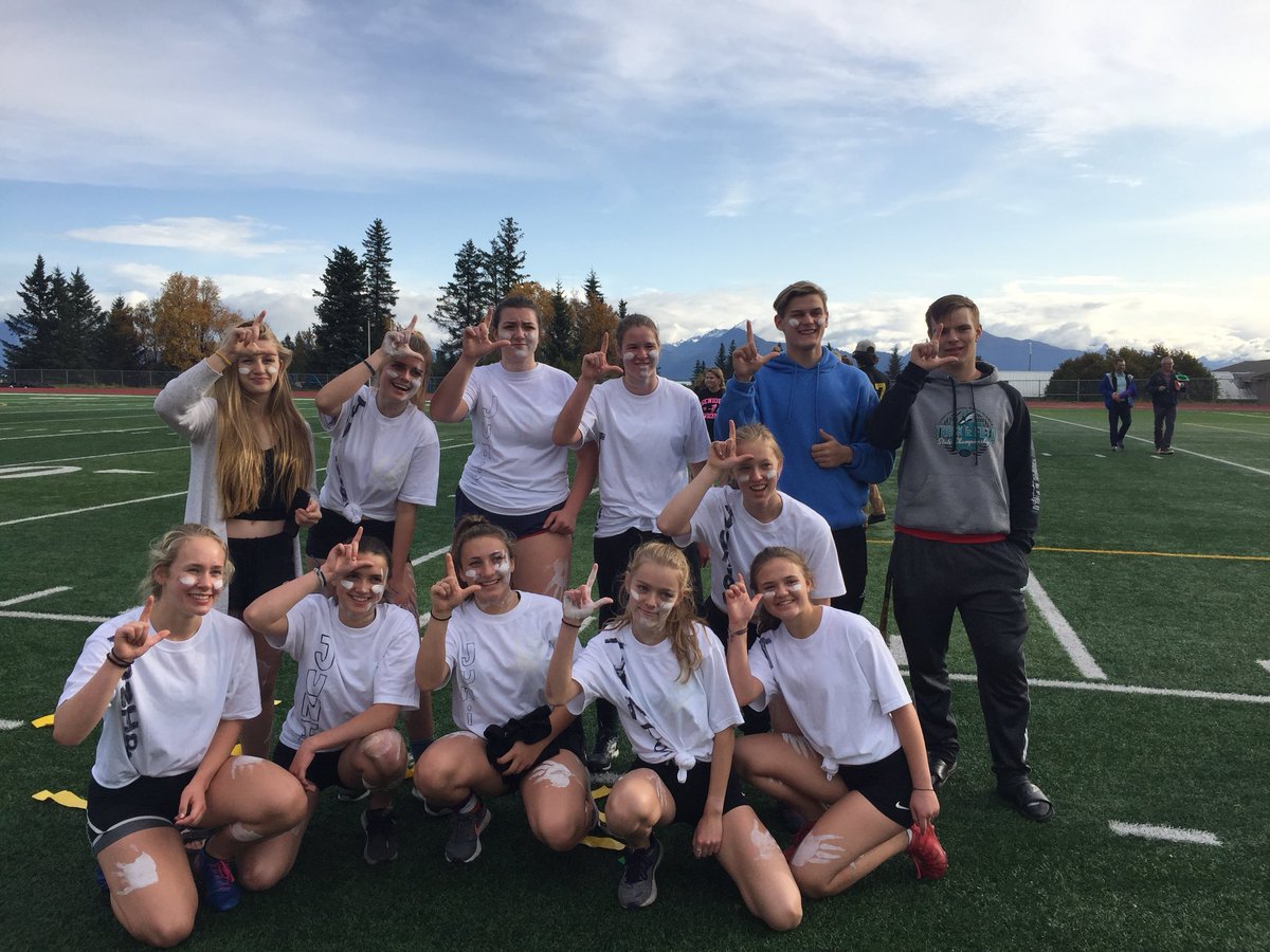 HHS__StuCo's tweet photo. Powderpuff - runner-up class of 2021!! 🏈💛💙💛💙 https://t.co/NIzqL8aZae