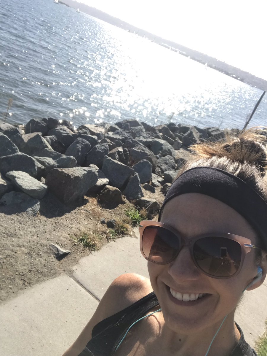 susieostinson's tweet image. Kickin’ off Community College @CASEAdvance with a run along the bay! I’m here to learn, Dr. @RickBatemanJr, I swear! 😬 #mostly #casecc