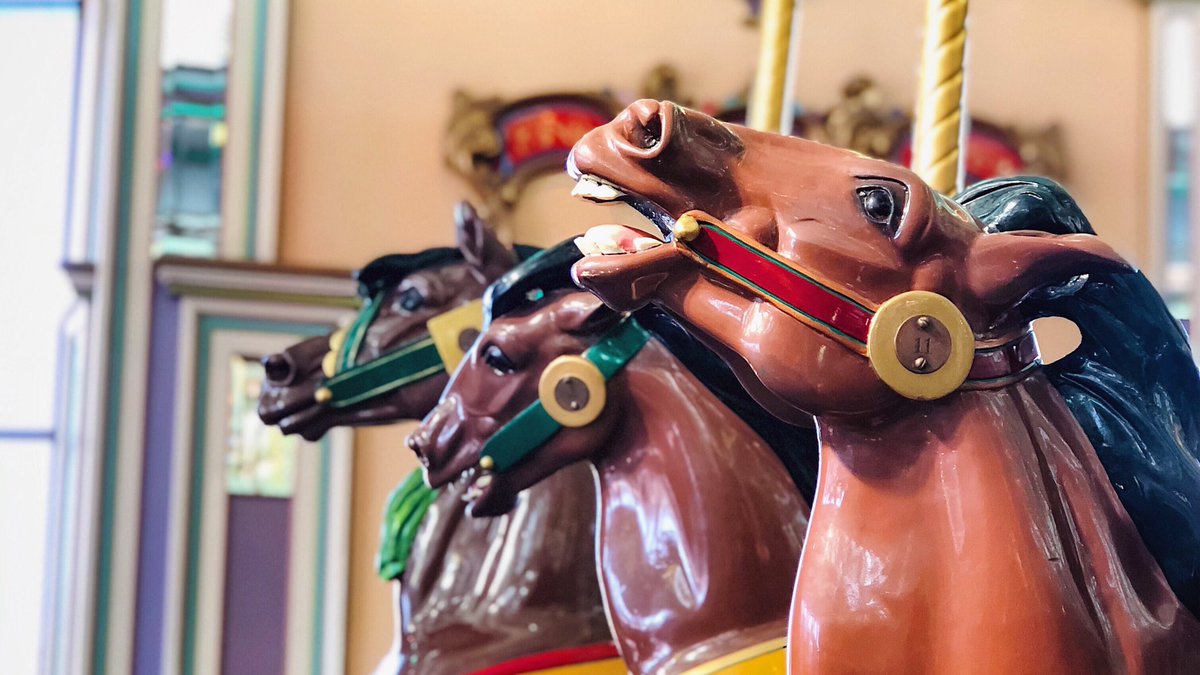 beachboardwalk's tweet photo. Do you have a favorite carousel horse? ❤️🎠
#beachboardwalk #santacruz #looffcarousel #carousel #nationalhistoriclandmark https://t.co/ZI0nCzwHWq