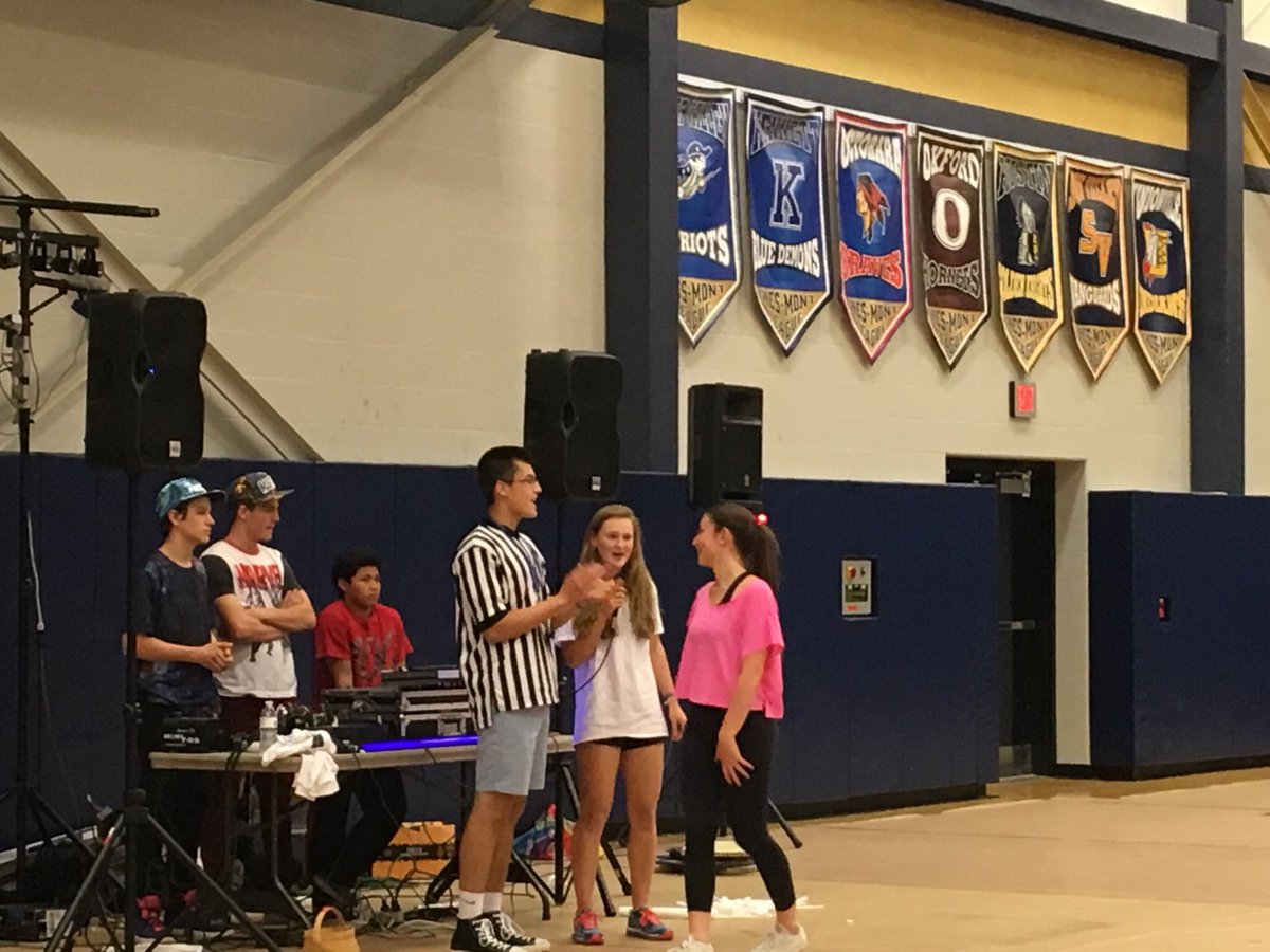 UHSminithon's tweet photo. Year 1, April 2016. UTHON founder @sophieewilks wanted to create a mini thon. With a skeleton crew of pals and huge help from her family @ahwilks  @DaveEWilks and Eliza, she organized a 6 hour event and raised $12,583 for the kids. The bar was set, and UTHON was born. #uthon https://t.co/GDlGfQJoCZ