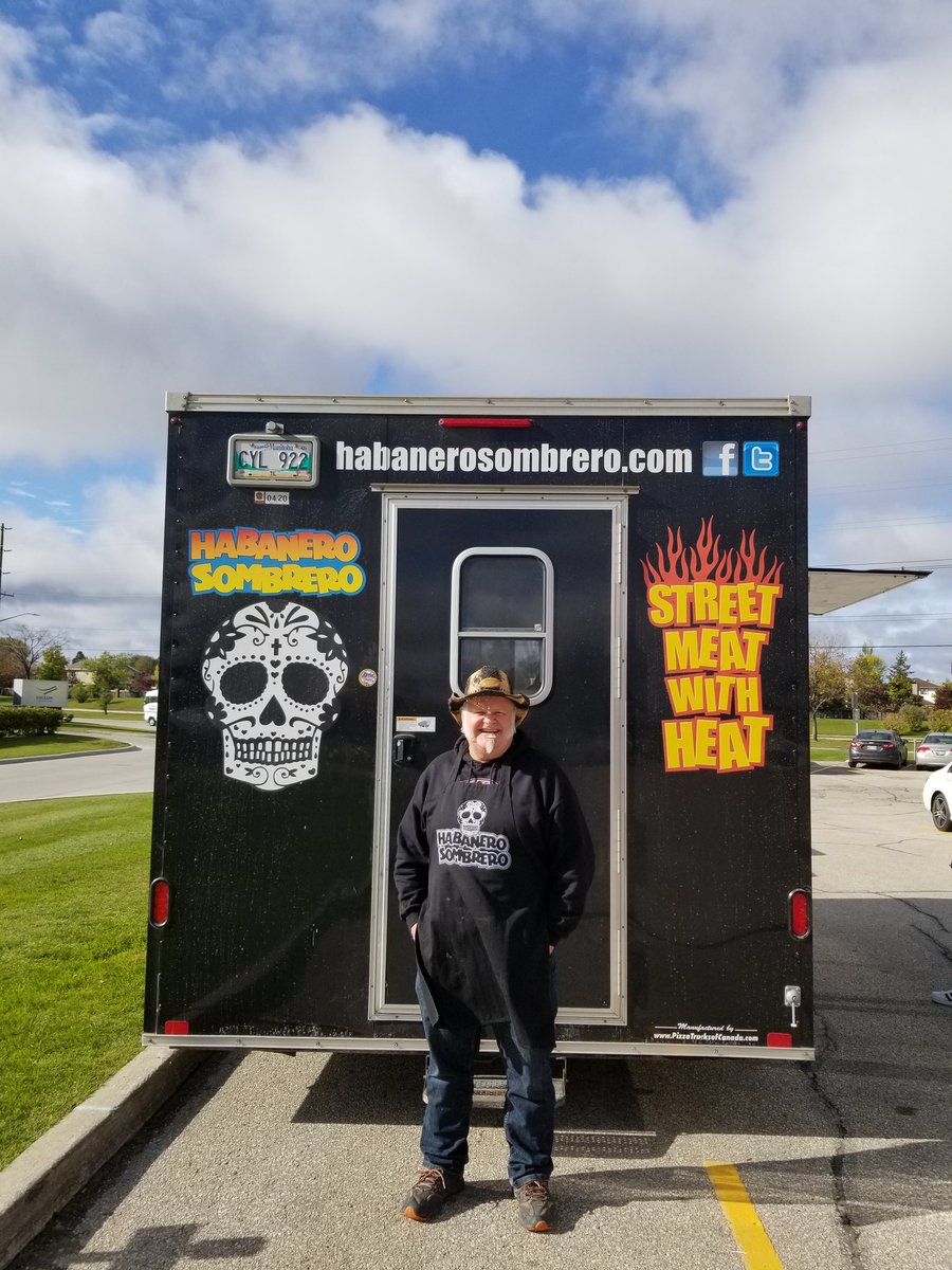 friendly taco guy
smiling beneath prairie sky
last day of season

Winnipeg #haïku
<a href="/HabSombrero/">Habanero Sombrero</a> <a href="/Chechi_boom/">Cecilia Beltrán</a> <a href="/PegCityGrub/">PegCityGrub</a>