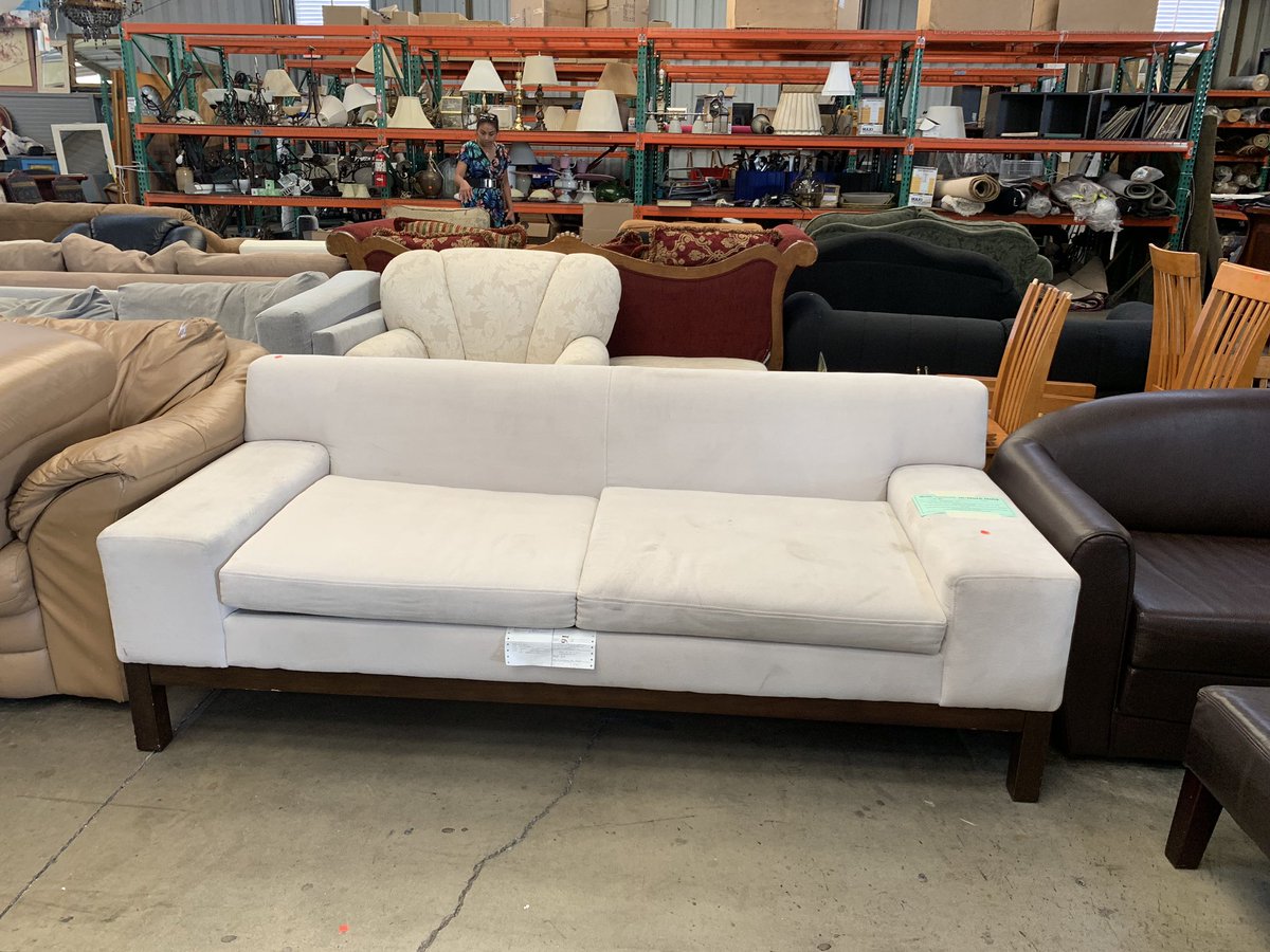 WmsWolveslb's tweet photo. Thank you @HabitatLA for our furniture! We are so jazzed! #giveback #shopRestore to revitalize our communities of learners @SenGonzalez_33 @LongBeachMayor #proudtobelbusd @DrRoshann @eli_lund https://t.co/b4QYHlgSJY