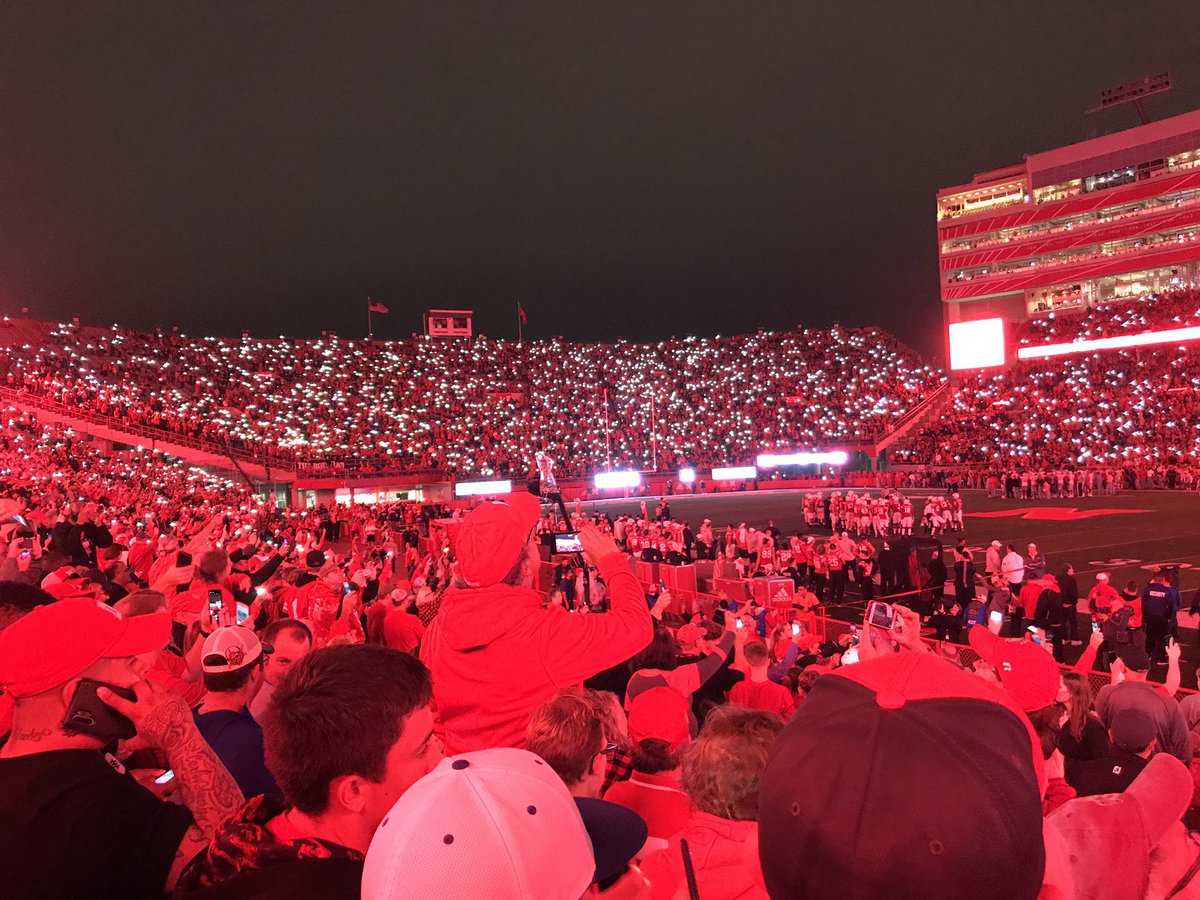 TPTOSU's tweet image. Sick environment at the game on sat.