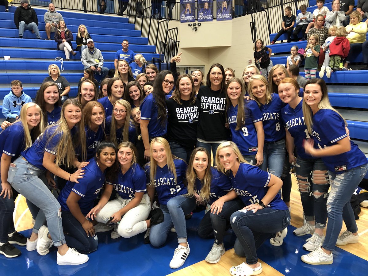 KHSMediaPro's tweet photo. Thank you Seniors!!!  ⁦@Bearcat_SB⁩ https://t.co/zbzZ2KcPBa