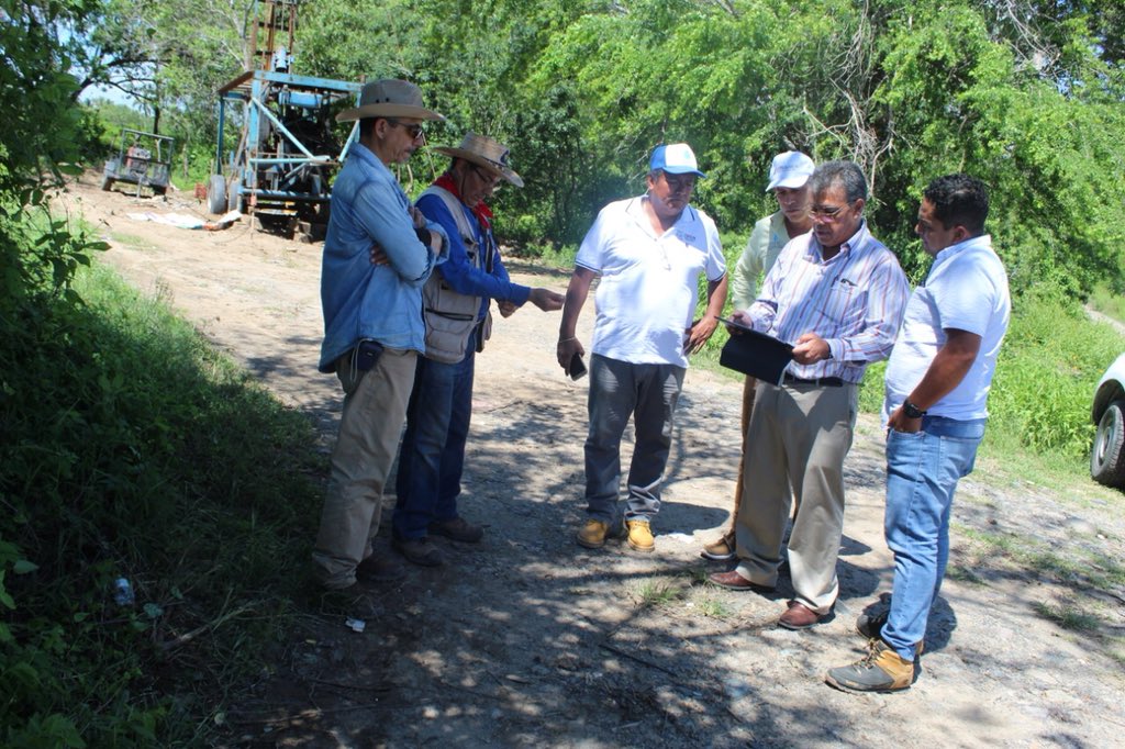 LFSalasR's tweet photo. Porque mejorar las condiciones de distribución de agua potable de la #CiudadDeTodos es prioridad de esta administración que encabeza @jorgexsa , continuamos con los estudios de factibilidad para hacer posible el #PozoRadial.
#Zihua
#CAPAZ https://t.co/IpKpjLWBUu