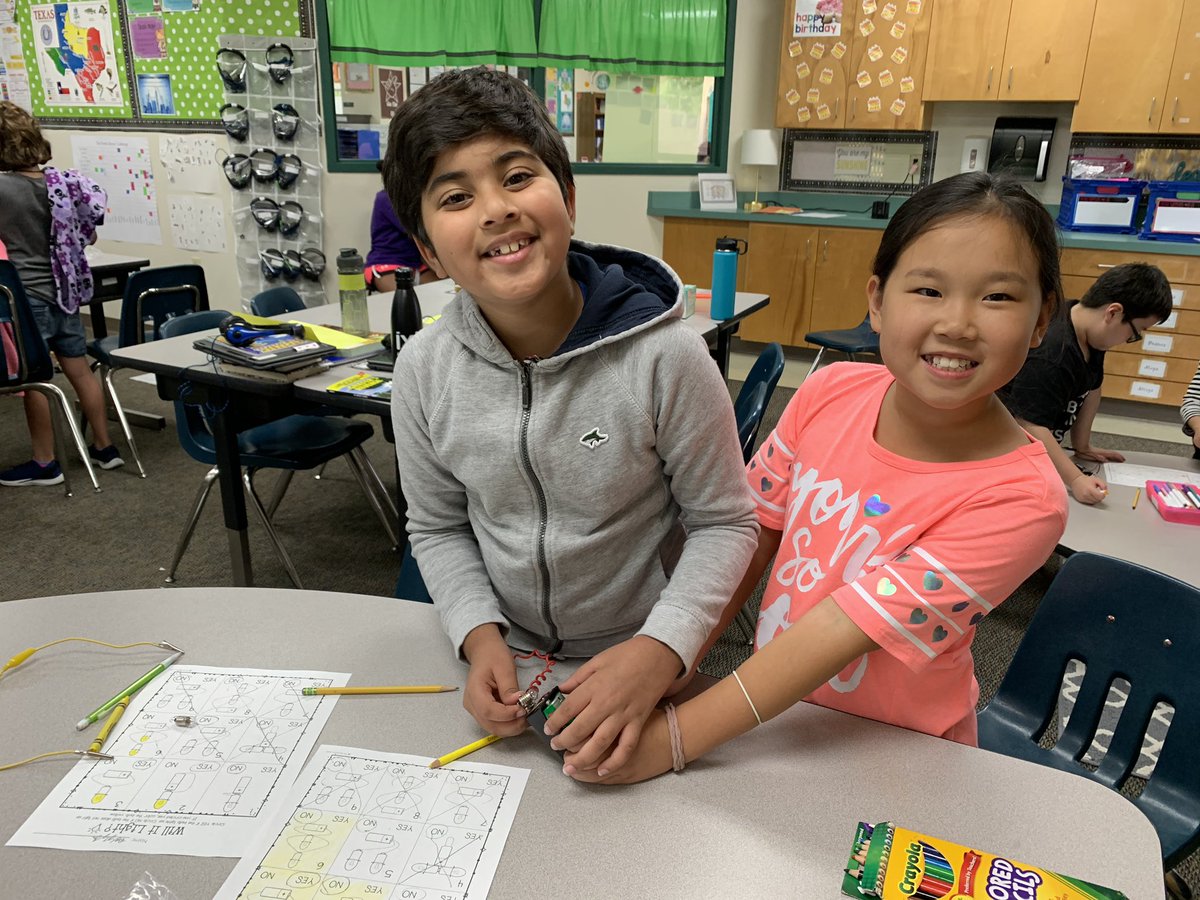 weluv2learn's tweet photo. 4th Graders are learning all about circuits! @StrongBobcats #beverlylearns https://t.co/AjEldr9As1
