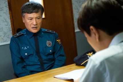 infodrakor_id's tweet photo. Still cut drama OCN #RunningInvestigators:
#LeeYoWon, #ChoiGwiHwa (2) https://t.co/epdvifcCsq