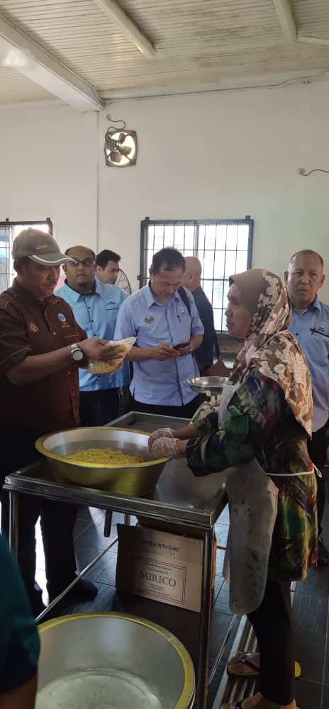 SarawakLkim's tweet photo. Lawatan kerja YBhg Ketua Pengarah ke PNK Belawai pada 20 September 2019 @lala_othman https://t.co/BqCQEfNoL8
