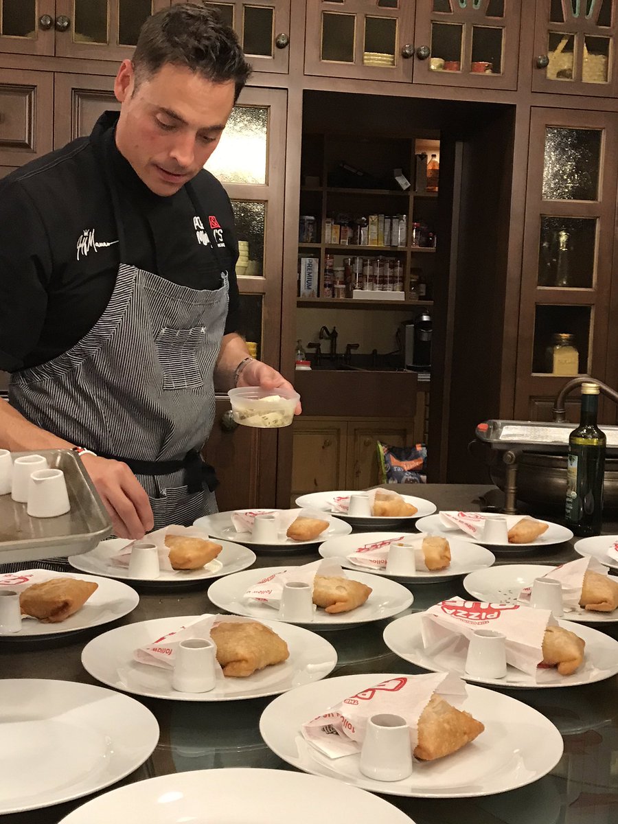 A. Rizzo Foundation (@RizzoFoundation) on Twitter photo 2019-10-02 00:25:02 Pizza puff by @JeffMauro is on π₯ Pizza puff by @JeffMauro is on π₯