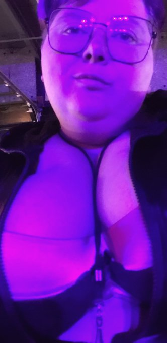 I honestly cant decide if this pic is cute or not but either way: happy spook month! And also happy #tittytuesday<a href="/tag/tittytuesday"class="tags"><span>#tittytuesday</span></a>