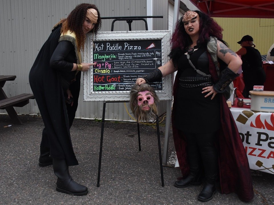 tlharnoQ's tweet photo. Hey #trekkies! Did you know that you can get #tellarite #pizza in #ThunderBay at #hotpaddlepizza?
#Thundercon #Klingons #eatfresh #huntingseason https://t.co/VeZOx5H3qM