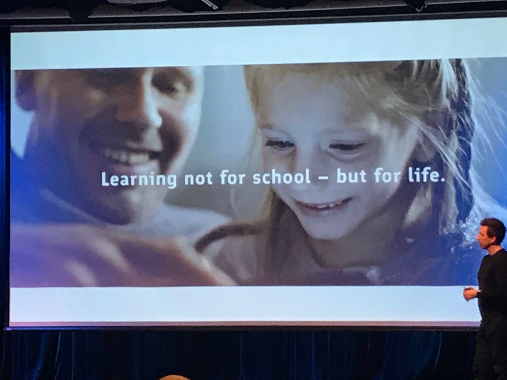 phyppolite's tweet photo. Conférence 100 minutes #CDSL - merci @aleksikomu @SampoF #finlande https://t.co/wNAnyjfyD8