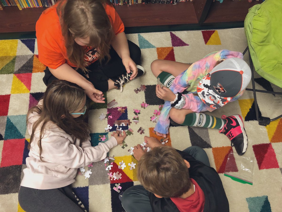 MissMegHartzell's tweet photo. Thinking About Thinking •• learning and applying our final habit of mind for our e-book. Students complete puzzles WITHOUT knowing what the final product is supposed to be 🧩 what strategies would you use? #ripon5th #mpqtigerway @MrsSimacek @JanetErnst https://t.co/vmcNR9XK4J
