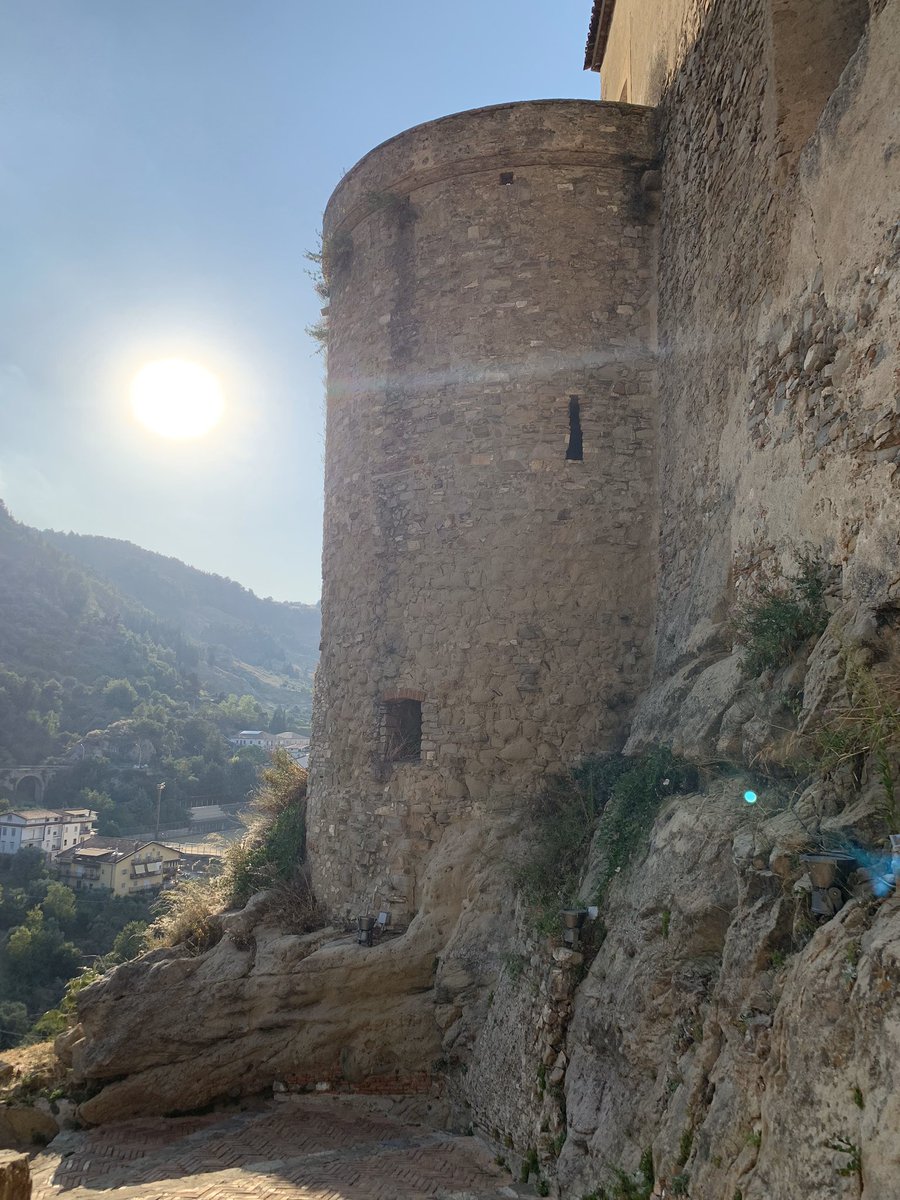 イタリアの強い太陽、乾いた夏は好きですが、旅行で訪れるなら秋はおすすめです? 
秋は良い、美しい季節です。(写真は夏ですが!) 