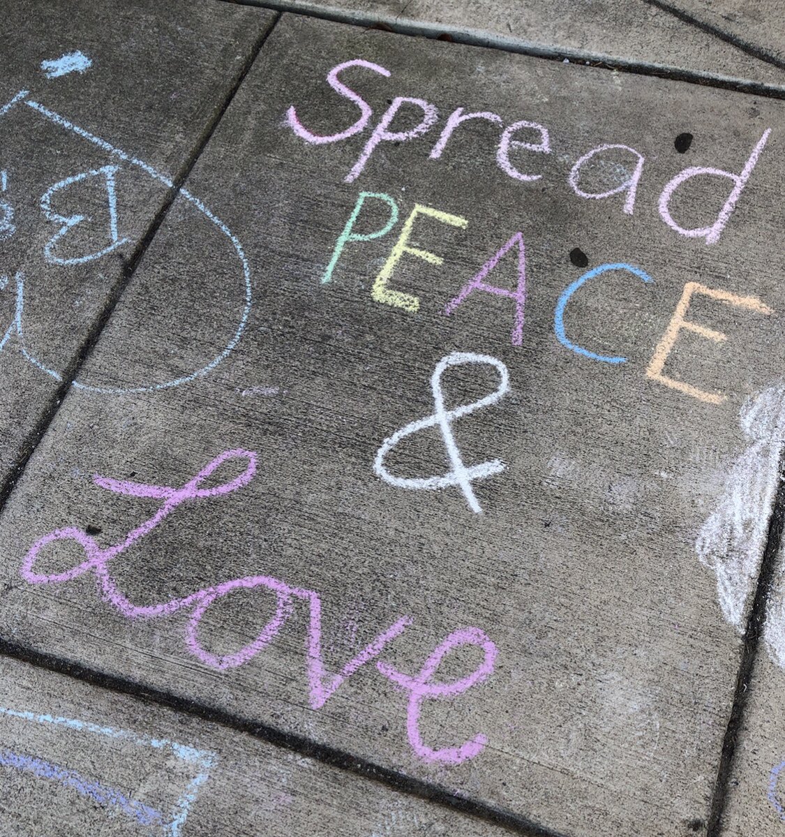 ahsjustworld's tweet photo. Chalk4Peace pictures pt 2 https://t.co/WEfg0wBTcV