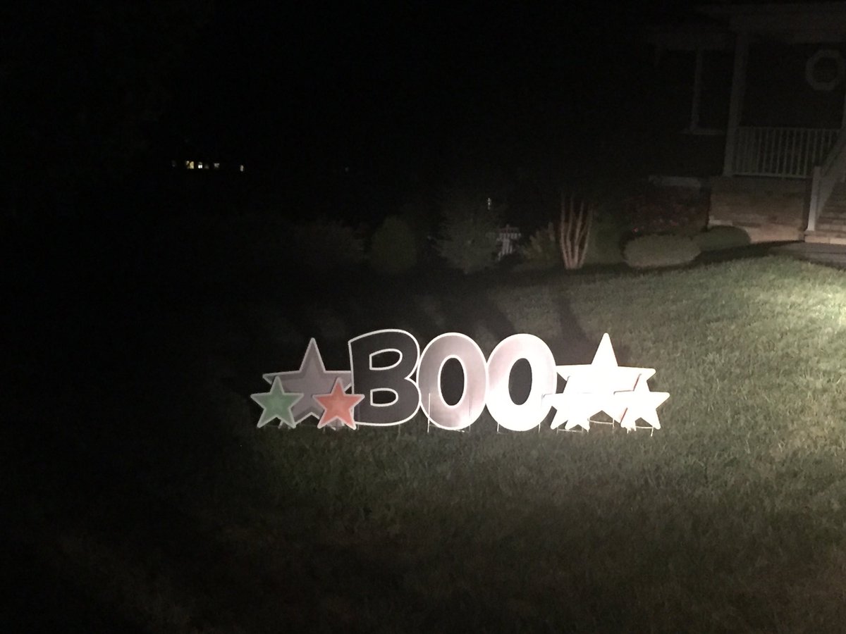 kbowmanmves's tweet photo. Check out card my yard! Came home to find that our yard had been Boo’ed and the kids were left with some special treats! 🕸 https://t.co/rdnd2xGjRv