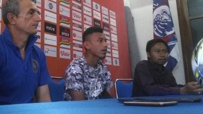 we_aremania's tweet photo. Andai Jebol Gawang #PSM, #Rifaldi Bawuo Siapkan Selebrasi Kejutan
https://t.co/dJ5mb4LZd6 https://t.co/CAK9qLQ0Pq