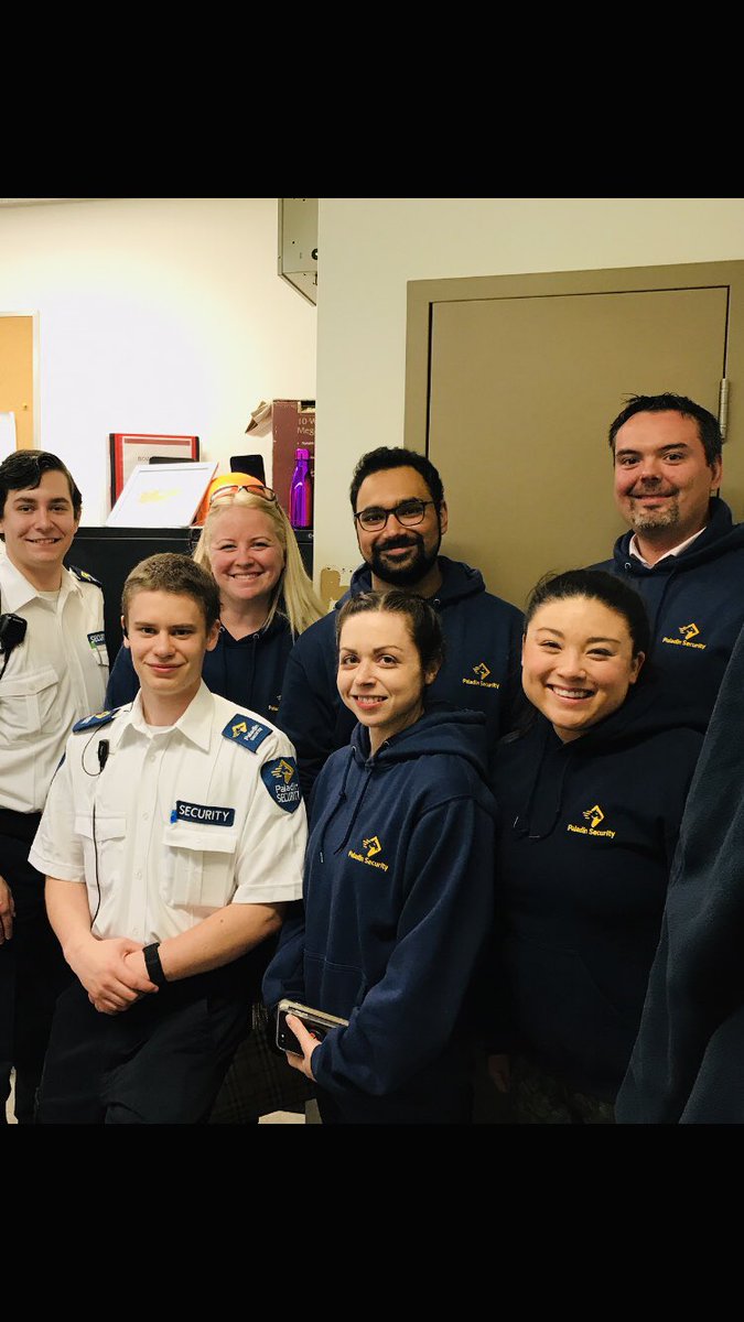 PaladinRedDeer's tweet photo. It’s that time of year! #24hoursofthanks we are at the Mall thanking all our people for the amazing work they do day in and out. #paladindifference https://t.co/nlyj7TzZfr