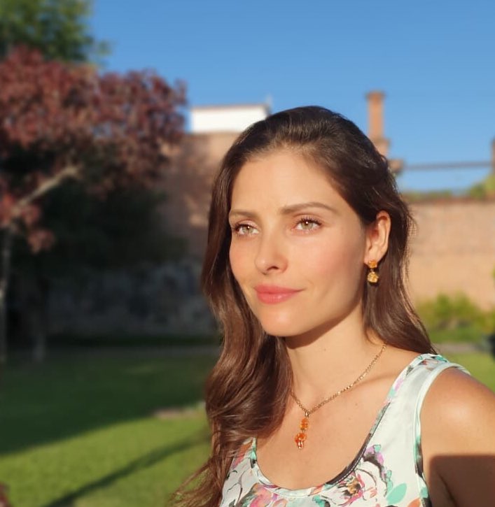 HDezCarla's tweet photo. No esperes tenerlo todo para disfrutar la vida, tienes la vida para disfrutarlo todo... cada pequeño detalle ✨🌻 https://t.co/RegAMk3On3