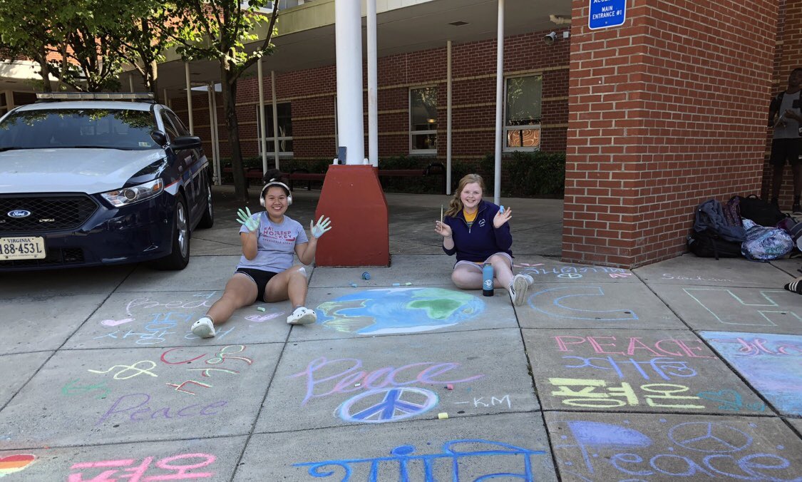 ahsjustworld's tweet photo. Chalk4Peace pictures pt3 https://t.co/aktHlBxSI2