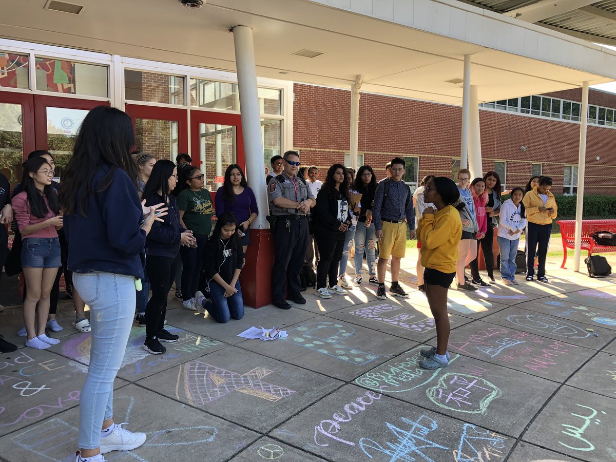 ahsjustworld's tweet photo. Chalk4Peace pictures pt3 https://t.co/aktHlBxSI2