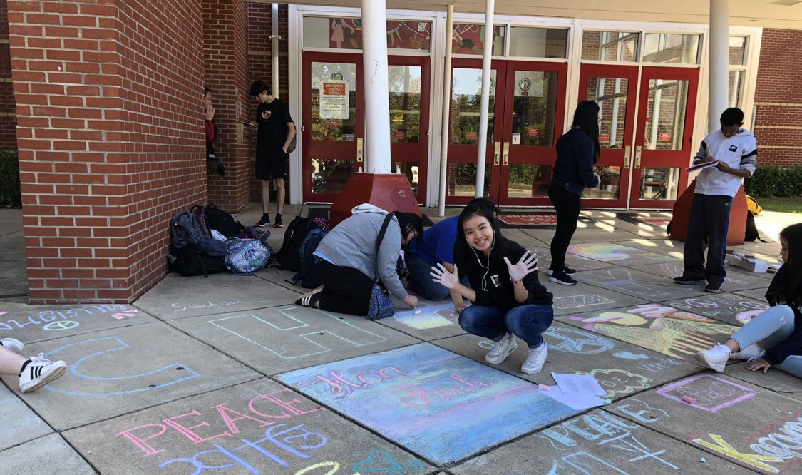 ahsjustworld's tweet photo. Chalk4Peace pictures pt3 https://t.co/aktHlBxSI2