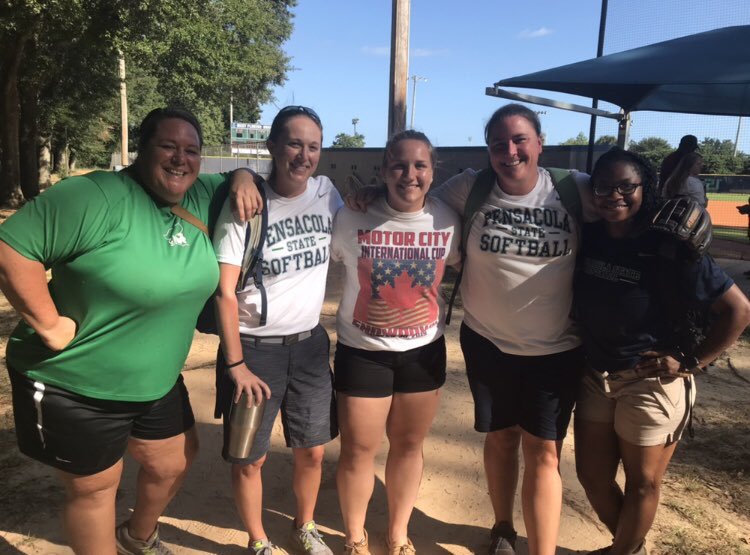FHPirates's tweet photo. 🚨Commitment Alert 🚨 Congratulations to Abby Gatza @abigailgatza on her commitment to Juco powerhouse Pensacola State @PSCSoftball. Abby is the first player in @FH_Raiders program history to commit to a US school! Awesome job Abby! #FHPride https://t.co/ILBiOzWZuy