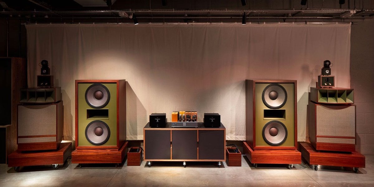 djtomfunk's tweet photo. @deeptenorcity's Dan and I, head back to @spiritland this Friday for another test drive on that audiophile dream 🔊 Come take a listen #Jazz #Fusion #Funk #Boogie @djtomfunk #comehometomusic #AudiophileSound #KingsCross #Free #OffTheBeatAndTrack @Back2BackFM @sohoradio https://t.co/JT2T4Hp0zF