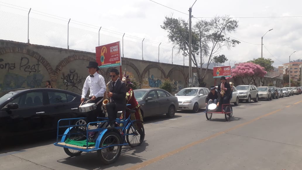 ESCENARIOS DEL MUNDO
Sigue llenando las calles de colores.
No te pierdas de nuestra programación.