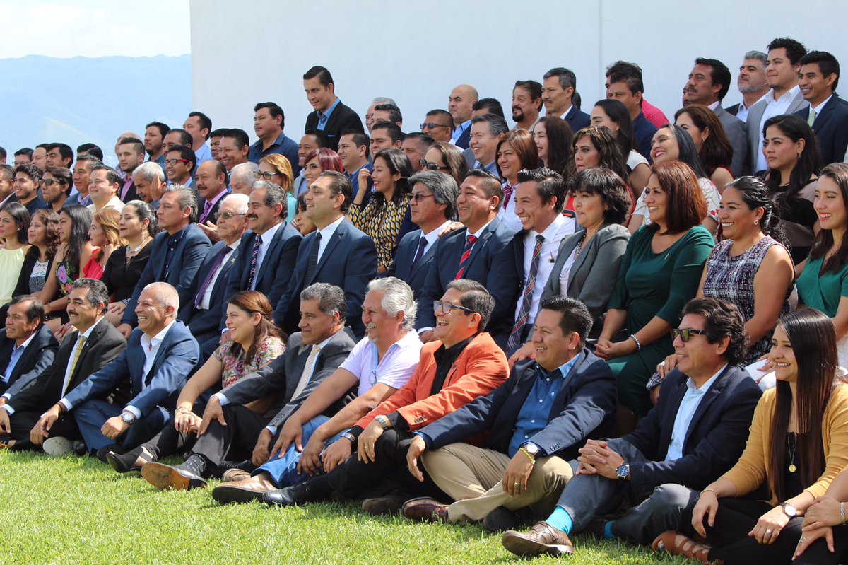 BedranRuiz's tweet photo. Gracias a la Comisión de Mujeres Arquitectas del Colegio de Arquitectos Chiapanecos A.C. @SoyCACHAC por su apoyo incondicional en los eventos!! En especial a mi amiga y Coordinadora Nacional de Mujeres Arquitectas de la @FcarmSocial Arq. Mónica Vudoyra @mvudoyra abrazo y besos! https://t.co/4Wif0ebM1g
