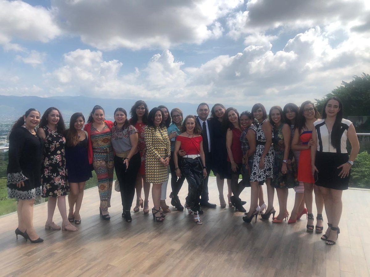 BedranRuiz's tweet photo. Gracias a la Comisión de Mujeres Arquitectas del Colegio de Arquitectos Chiapanecos A.C. @SoyCACHAC por su apoyo incondicional en los eventos!! En especial a mi amiga y Coordinadora Nacional de Mujeres Arquitectas de la @FcarmSocial Arq. Mónica Vudoyra @mvudoyra abrazo y besos! https://t.co/4Wif0ebM1g