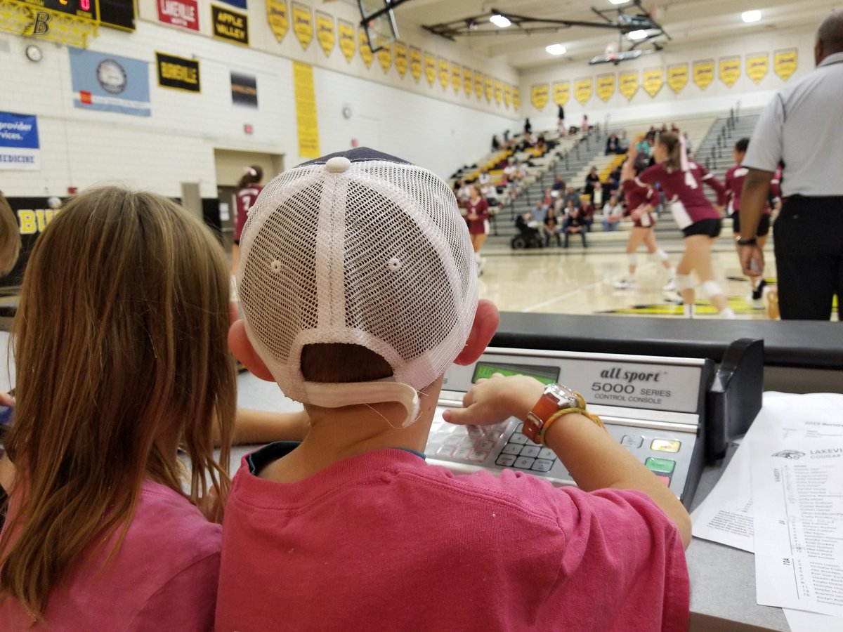 MrNelsonBHS's tweet photo. There is a major upgrade at the scoreboard tonight. We even had some pregame soft pretzels for fuel @MSHSLjohn #GoBlaze! https://t.co/KjDfQneL4g