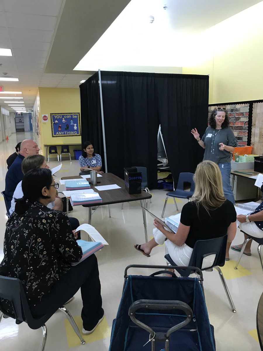 BaldwinReads's tweet photo. We are so lucky to have wonderful, devoted volunteers @BaldwinBobcats @AustinISD Great Leaps is underway!!! Thank you Emily Mirkin for providing training!! #Baldwinreads #BaldwinStrong #decadeoflearning https://t.co/sqE48NzIyT