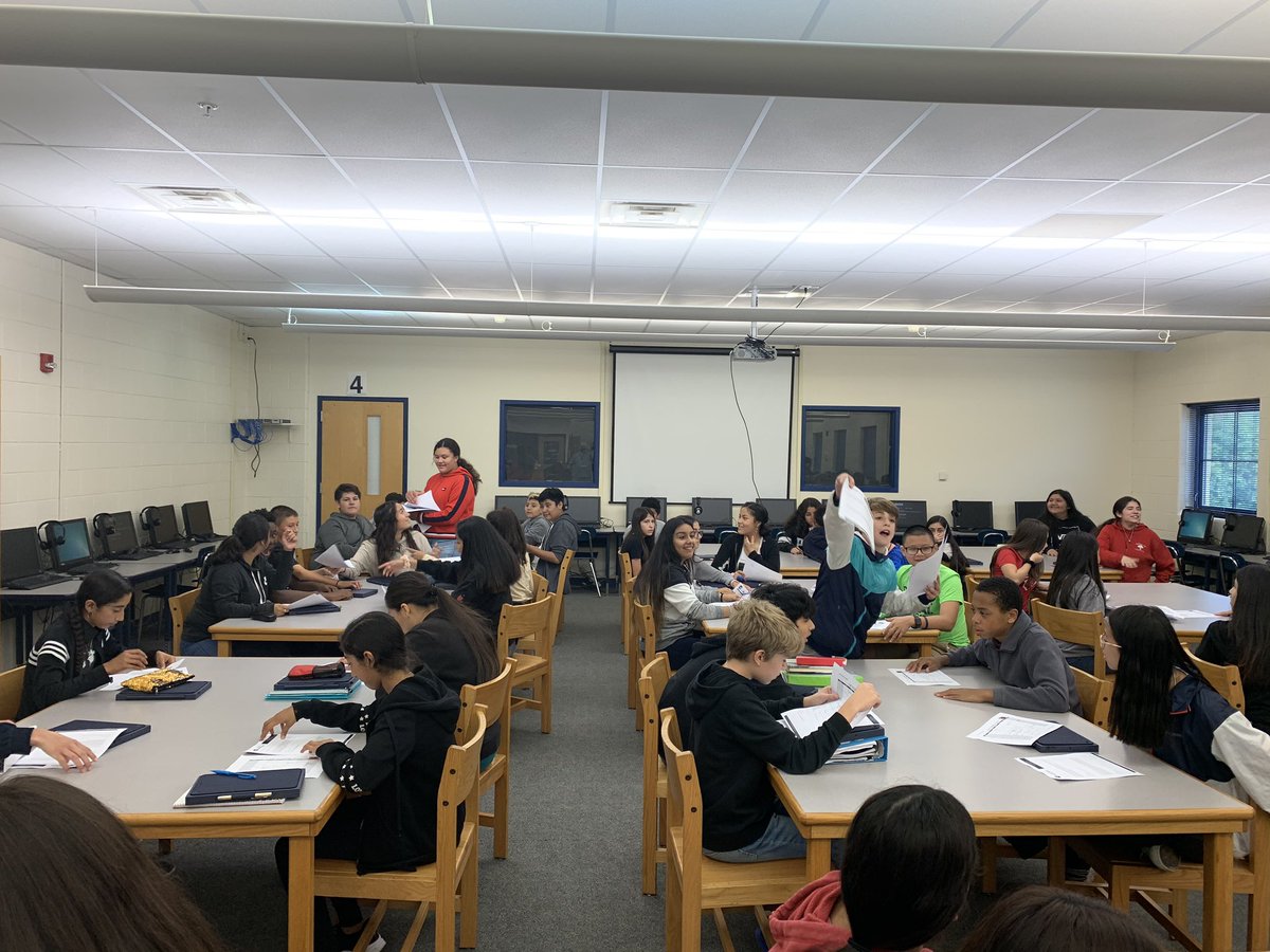mskaja116's tweet photo. Awesome 8th Grade Wildcat Web Crew meeting this afternoon! #rlmspride https://t.co/car0j28RGu