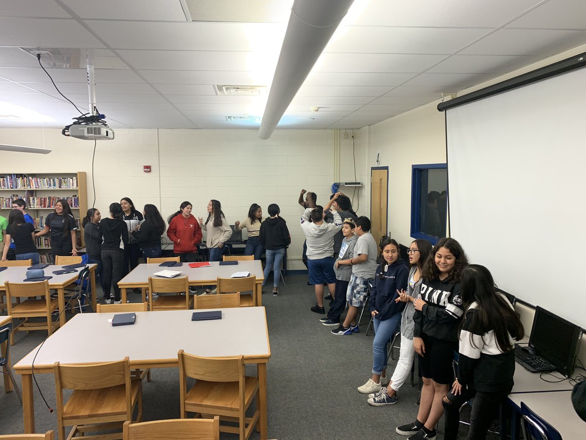 mskaja116's tweet photo. Awesome 8th Grade Wildcat Web Crew meeting this afternoon! #rlmspride https://t.co/car0j28RGu