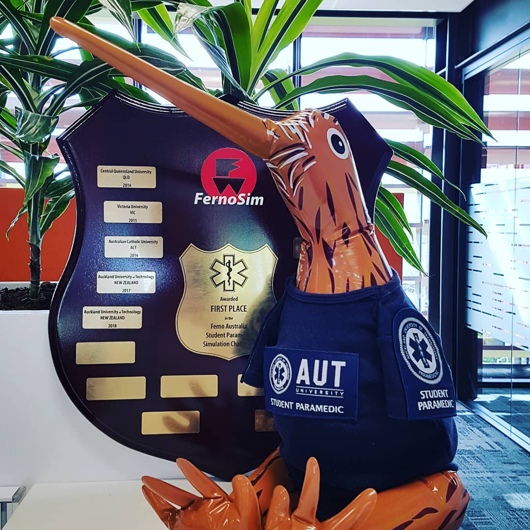 Wiremu is inbound to #SPAIC with the @fernosim trophy! #TeamAUT #Fernosim #AUTpara #AUTSPA #AUTuni #brisbane 🇦🇺
