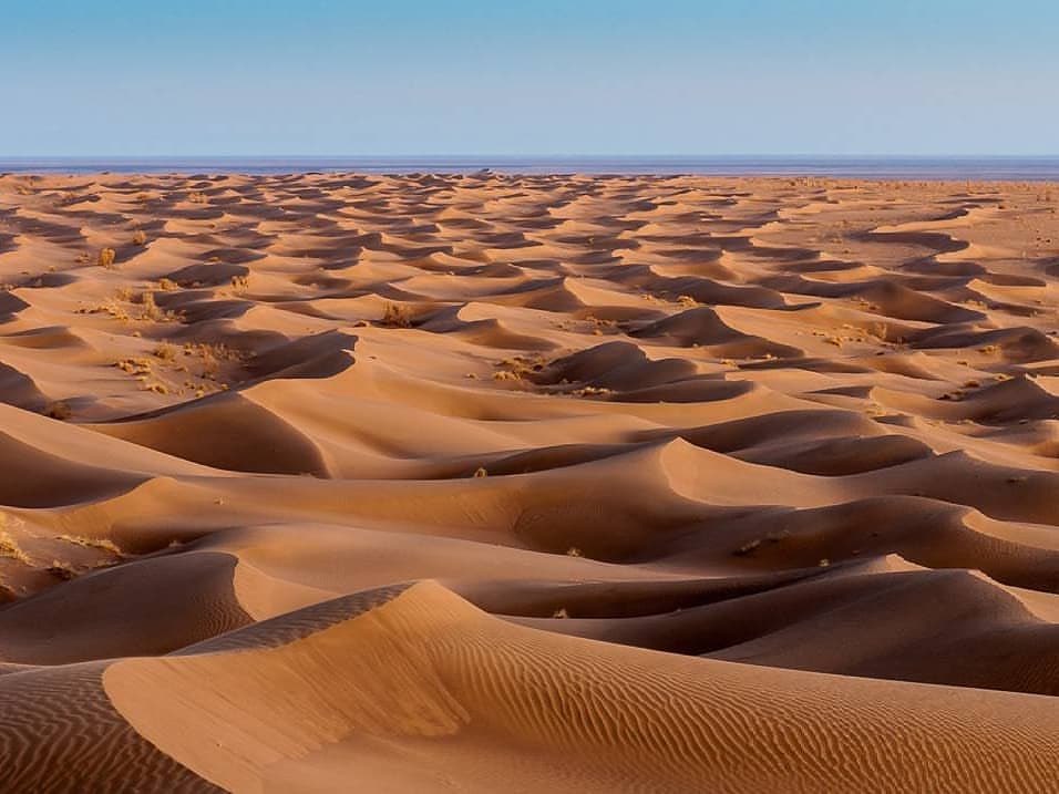 tripindow's tweet photo. Mesr Desert🏜☀️ The #desert is a natural extension of the inner silence of the body.

.
.
.
.
#nature
#trip
#travel
#adventure
#wanderlust 
#travelgram 
#tripindow 
#discover_earth
#iran_tourism
#naturelovers
#mesrdesert https://t.co/82AOdNpiDy