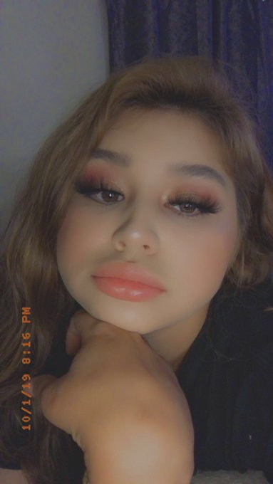 2 pic. ✨Sad B U N K G I R L but I’m cute so it’s ok✨ https://t.co/PbUya7n2F3