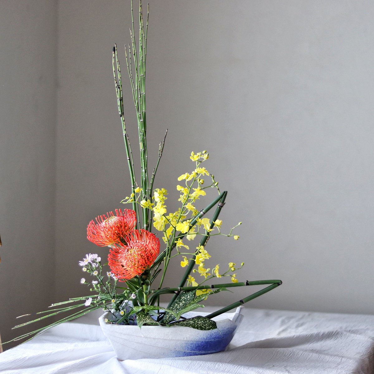 Gemomoge 味わいリッチな焼き菓子レシピ Twitterren 今週のお花 生け花の知識がない私には斬新に見えるこの生け方 華やかなのに秋らしい雰囲気 ピンクッションっていうお花だそうです かわいい なんかセクシー 花のある暮らし 日本総合園芸