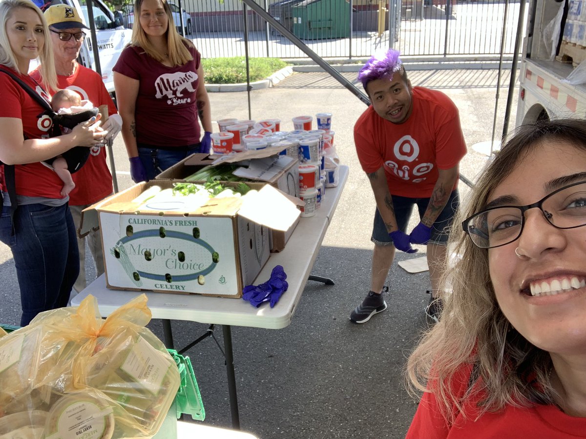 SarahLooney19's tweet photo. Shout out to my team at T0313! We hit 70% of our volunteer goal today! Blessed to have a team dedicated to giving back❤️ Thankful for 🎯 and my team! #TARGET #volunteer #giveback @SamTruong9 @Kyle_T0313 @teagan_friend @anna_wigandt @drew_arrington @ginajoosten https://t.co/hxqbKhxBGQ
