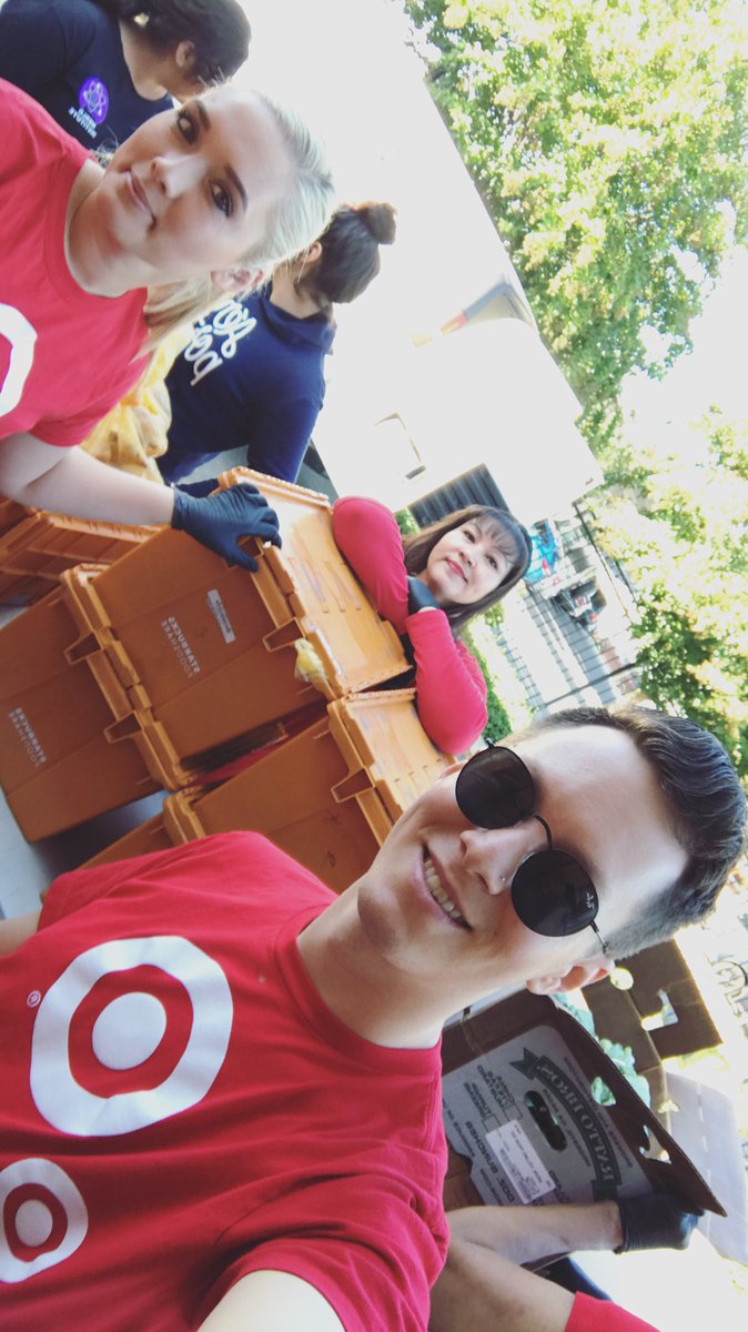 SarahLooney19's tweet photo. Shout out to my team at T0313! We hit 70% of our volunteer goal today! Blessed to have a team dedicated to giving back❤️ Thankful for 🎯 and my team! #TARGET #volunteer #giveback @SamTruong9 @Kyle_T0313 @teagan_friend @anna_wigandt @drew_arrington @ginajoosten https://t.co/hxqbKhxBGQ
