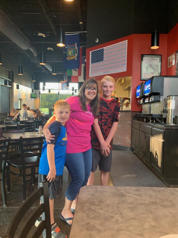 kinderdab's tweet photo. Was at an all day workshop so I was extra thrilled to see one of my Hawks and his sweet little brother at Brooklyn pizza today! @NewTownES https://t.co/L1FYiPSi72