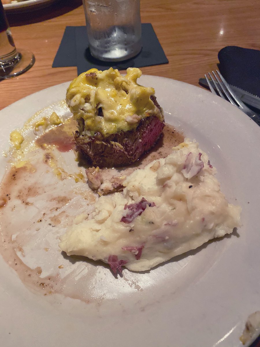 Taylored_JET30's tweet photo. ⛽️ ⛽️ ⛽️ Filet Boiiii #OscarStyle https://t.co/ZkzfGrjxjm