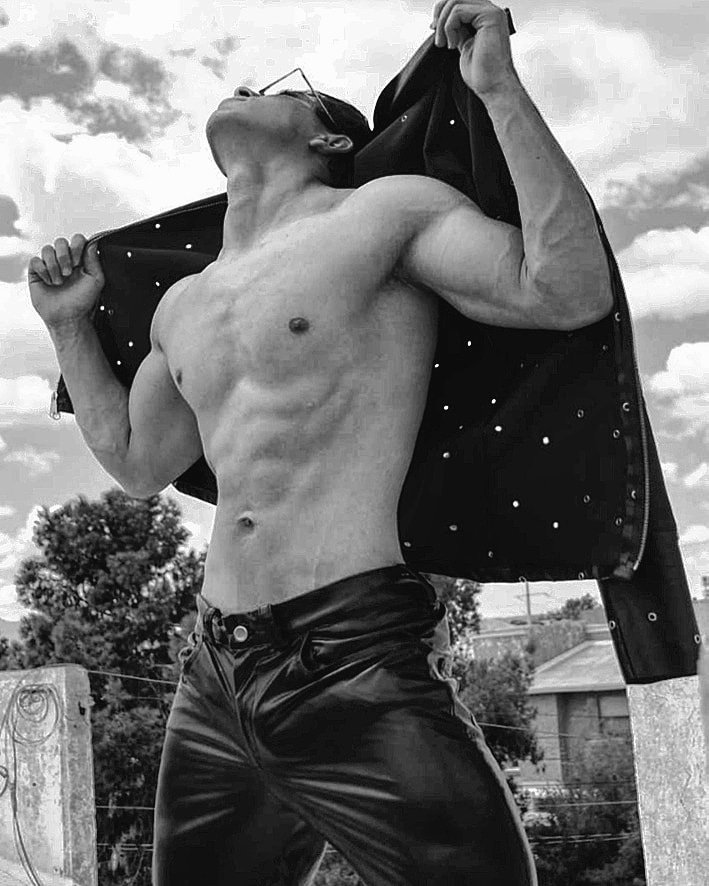 MiLo800's tweet photo. 'Irvin III' by @MiLo800 for @onymodels and @salatielortiz #milo800 #milo800photography #onymodels #editorial #editorialpreview #malemodel #fitnessmodel #muscle #mensfashion #mensstyle #style #jrz #mensphysique #instaface #influencer https://t.co/fBs7jj6Tjk
