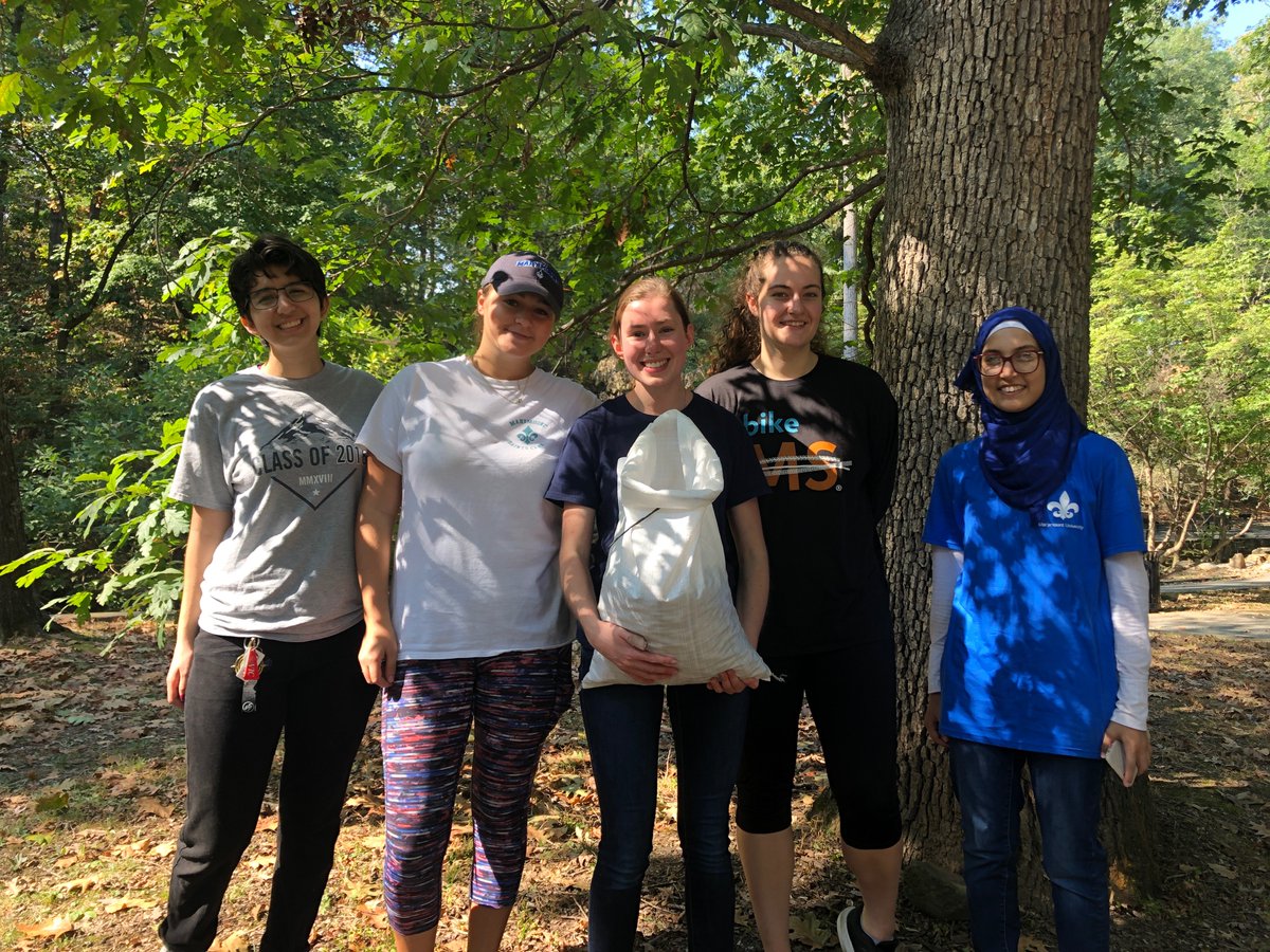 marymounthonors's tweet photo. Thanks to Honors students Ava, McKenna, MaryEllen, Katie and Aya who spent Saturday afternoon volunteering for @EcoActionArl. They collected acorns and seeds of other native plants in our area to help with the reforestation of Arlington. Way to go students! 🌰➡️🌳 #MPowerU https://t.co/WoHJSREqBl