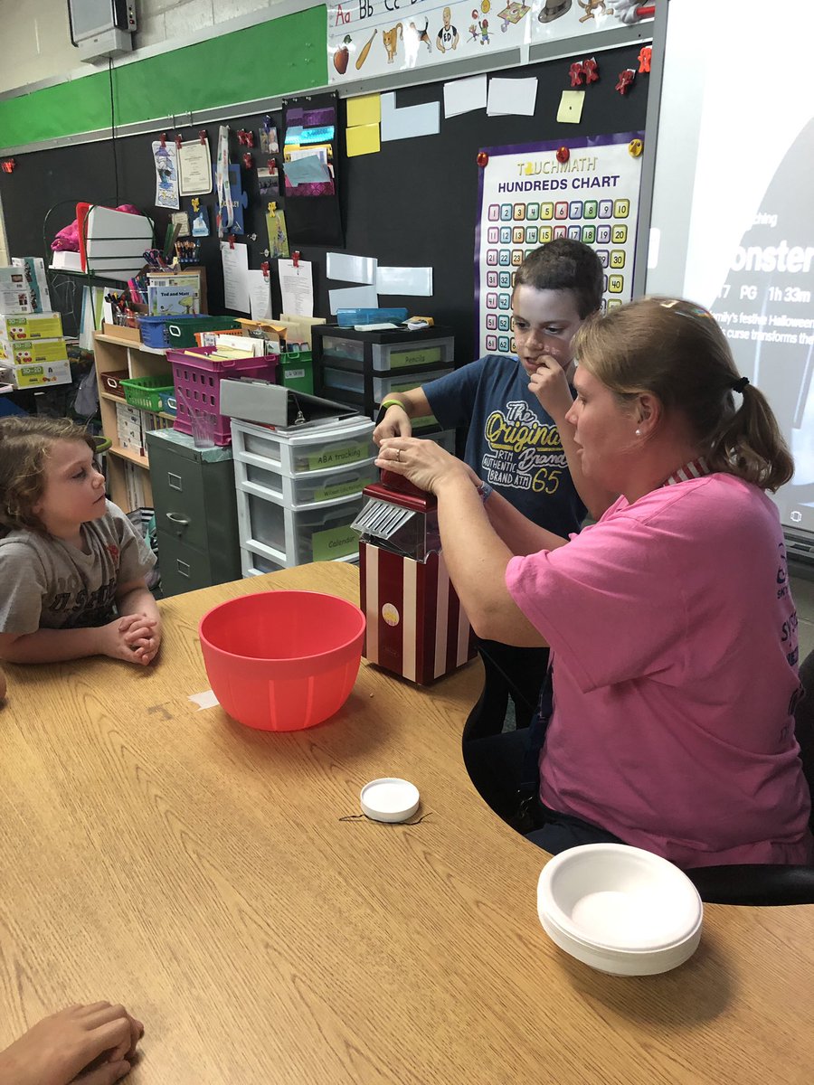 BobbiBoardley's tweet photo. They just loved making popcorn that wasn’t from a microwave! #learningwithsnacks #howitsmade #mc3g @ClaysvilleES @mcg_special https://t.co/QGxSLkHSVd