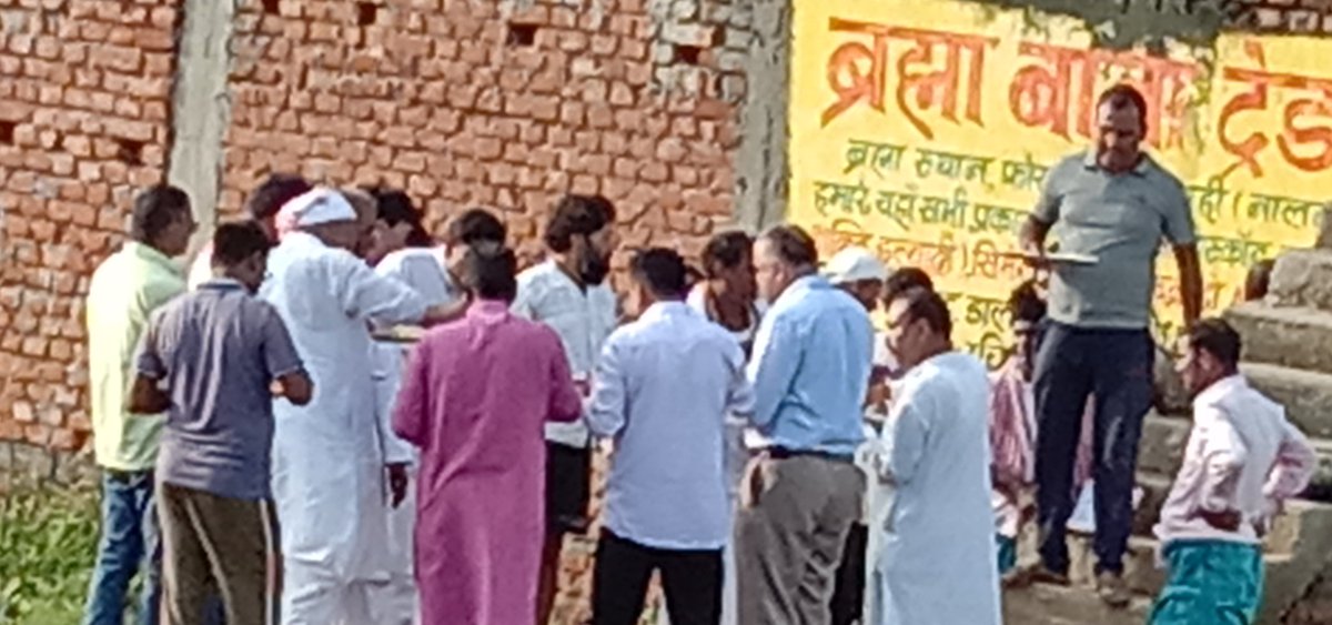 kumari_darshana's tweet photo. बिंद परियोजना में आए बाढ़ विभीषिका में माननीय सांसद जी, माननीय विधायक जी,DM sir,DDC sir,SDO sir एवं अन्य पदाधिकारियों सहित प्रखंड स्तरीय सभी पदाधिकारी एवं जनप्रतिनिधि तथा जन सामान्य द्वारा समस्या के समाधान हेतु हर संभव प्रयास की पहल की जा रही है@dmnalanda @DpoNalanda @CdpoBind https://t.co/saLcf9H19a