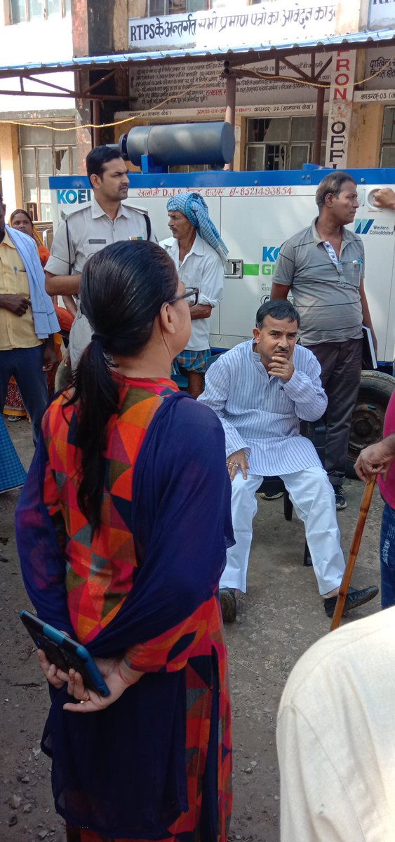 kumari_darshana's tweet photo. बिंद परियोजना में आए बाढ़ विभीषिका में माननीय सांसद जी, माननीय विधायक जी,DM sir,DDC sir,SDO sir एवं अन्य पदाधिकारियों सहित प्रखंड स्तरीय सभी पदाधिकारी एवं जनप्रतिनिधि तथा जन सामान्य द्वारा समस्या के समाधान हेतु हर संभव प्रयास की पहल की जा रही है@dmnalanda @DpoNalanda @CdpoBind https://t.co/saLcf9H19a