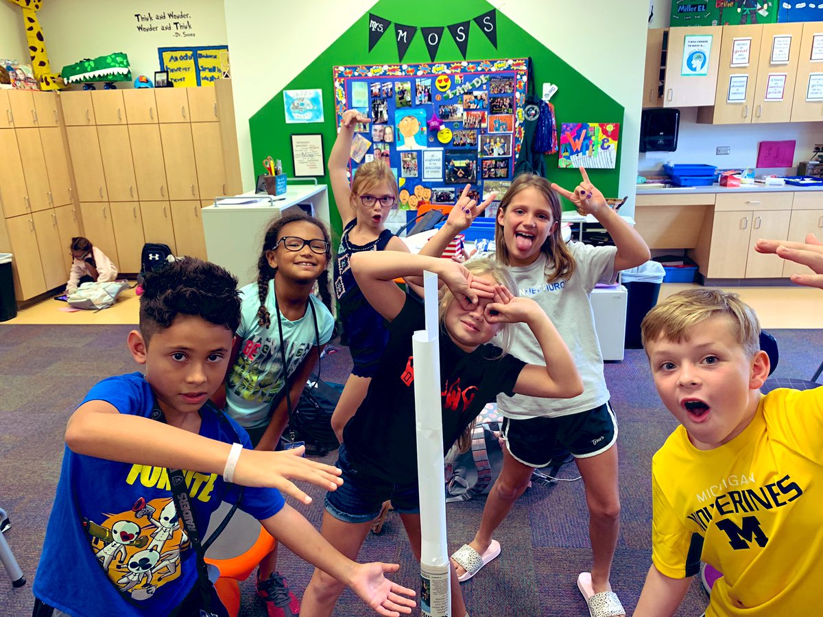 KimMossGT's tweet photo. Introducing the #DynamicDINOS one of our newest #MidloDI teams. They knocked out this IC like champs! #IamDI @LMiller_Elem https://t.co/lxYh7PMlH2